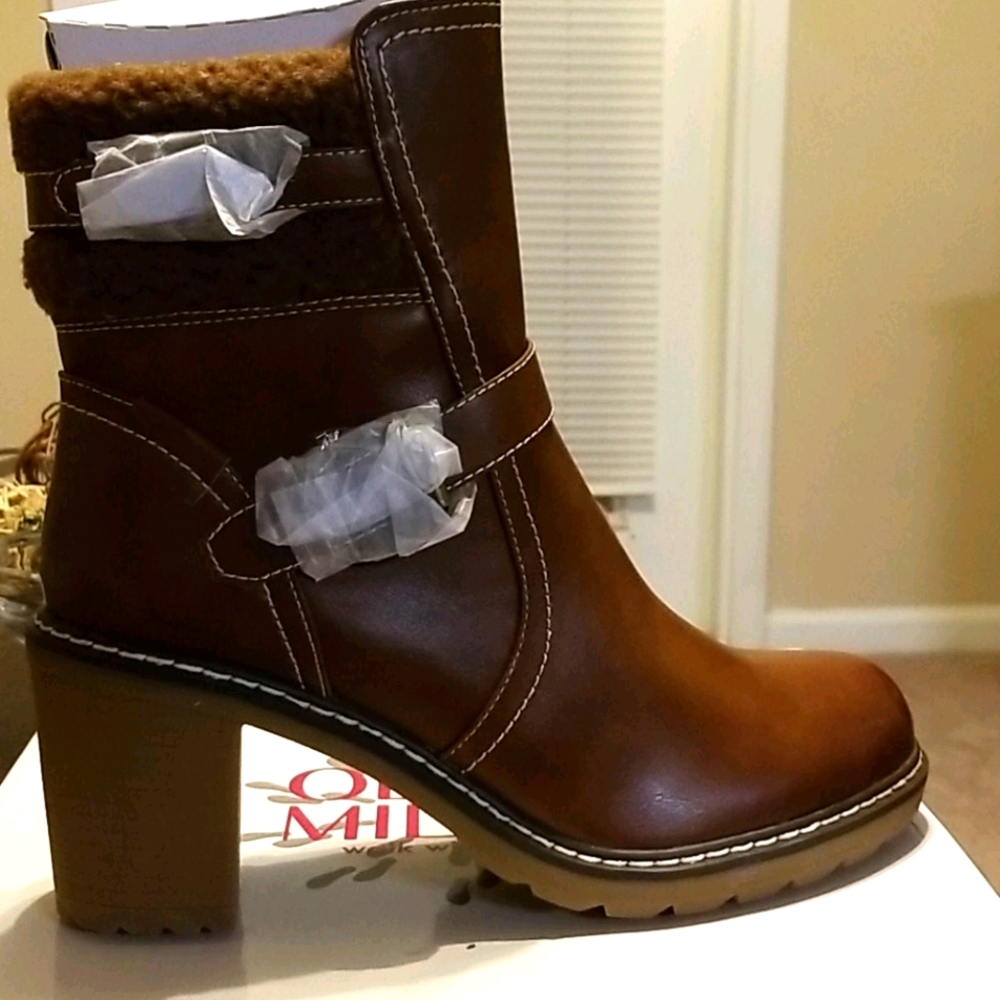 NWB Olivia Miller Boots